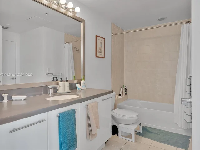 90 SW 3rd St # 4105, Miami FL 33130