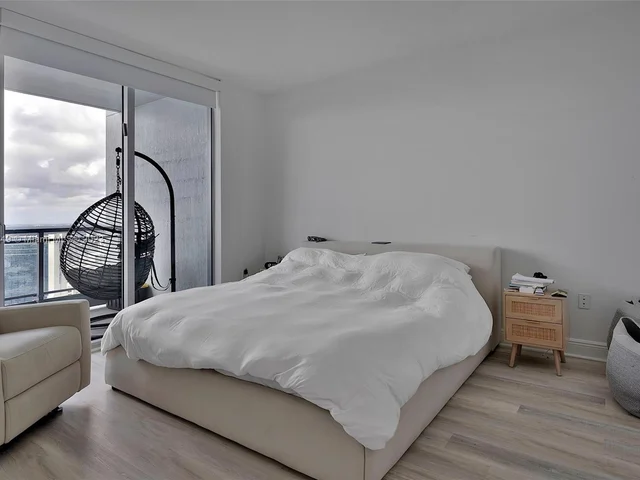 90 SW 3rd St # 4105, Miami FL 33130