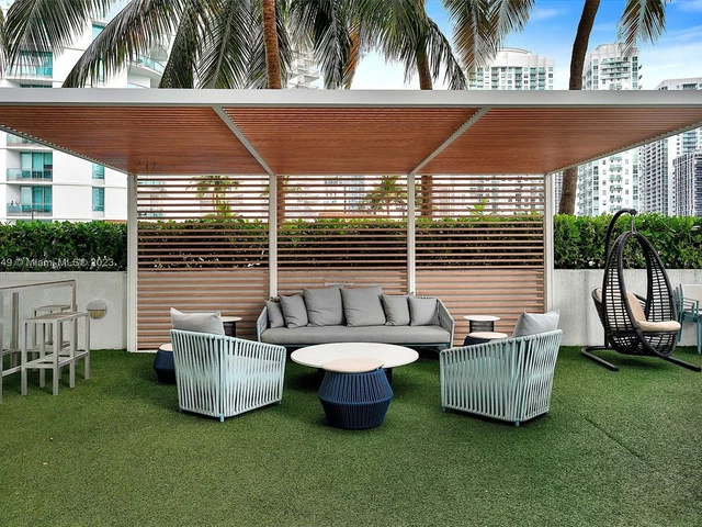 90 SW 3rd St # 4105, Miami FL 33130