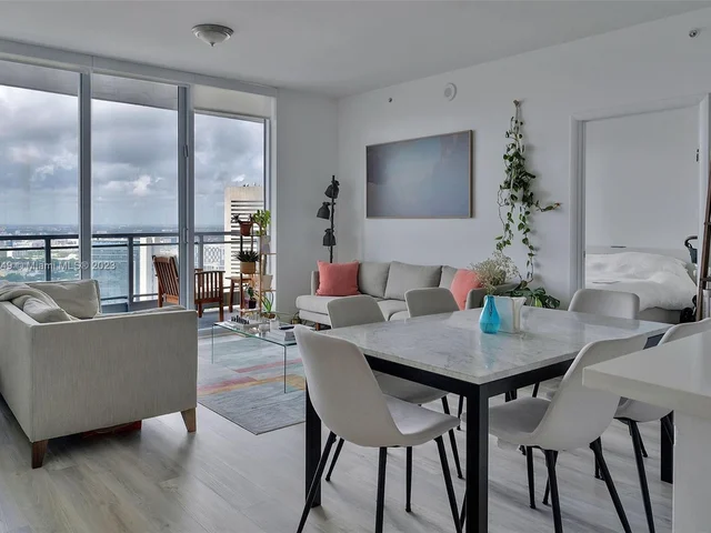 90 SW 3rd St # 4105, Miami FL 33130