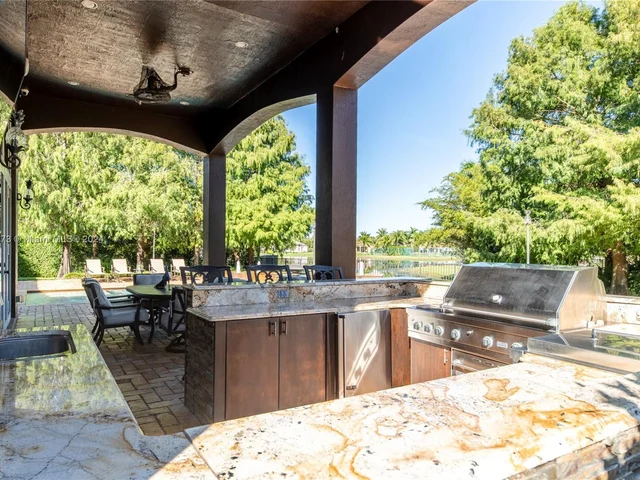 15093 SW 16th St, Davie FL 33326