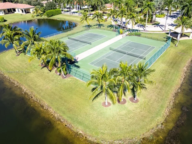 15093 SW 16th St, Davie FL 33326