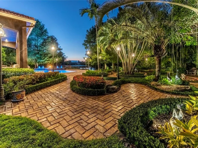 15093 SW 16th St, Davie FL 33326