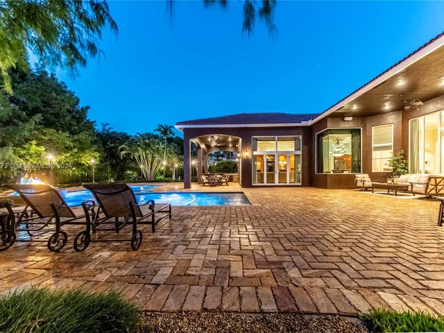 15093 SW 16th St, Davie FL 33326