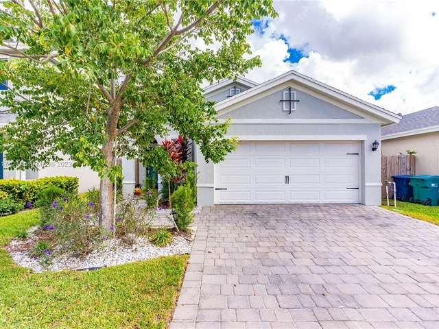 585 NE 6th Pl, Florida City FL 33034