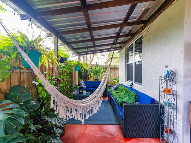 585 NE 6th Pl, Florida City FL 33034