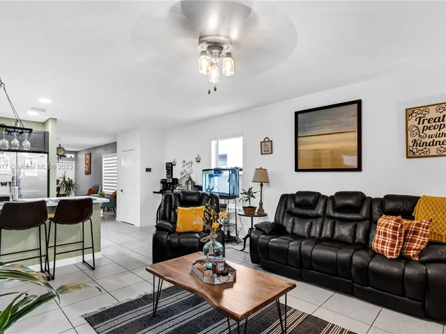 585 NE 6th Pl, Florida City FL 33034