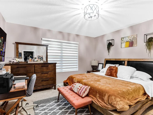 585 NE 6th Pl, Florida City FL 33034