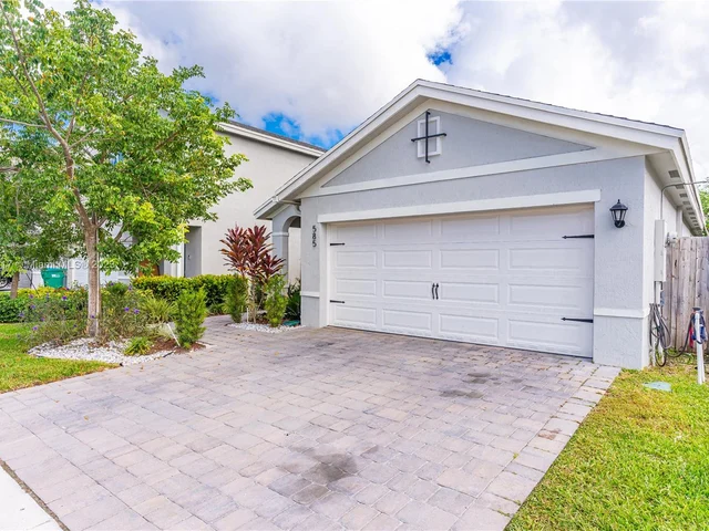 585 NE 6th Pl, Florida City FL 33034