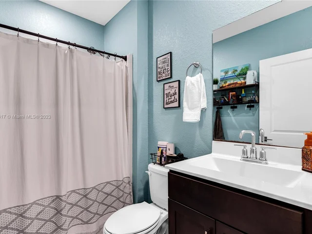 585 NE 6th Pl, Florida City FL 33034