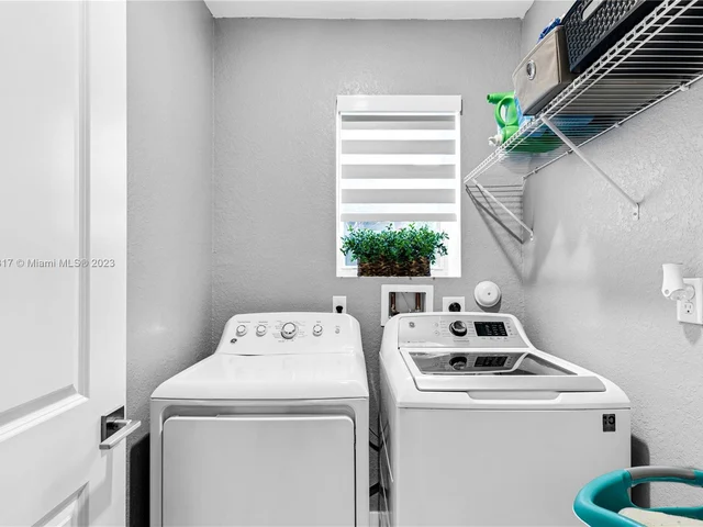 585 NE 6th Pl, Florida City FL 33034