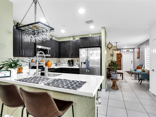 585 NE 6th Pl, Florida City FL 33034