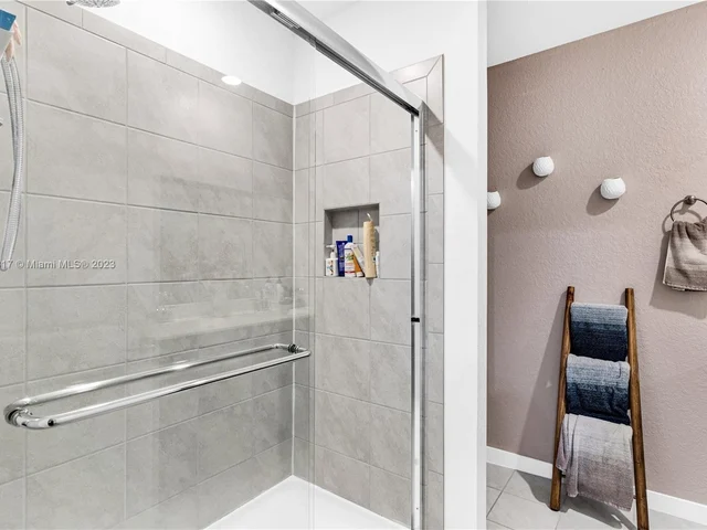 585 NE 6th Pl, Florida City FL 33034