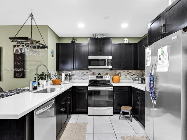 585 NE 6th Pl, Florida City FL 33034