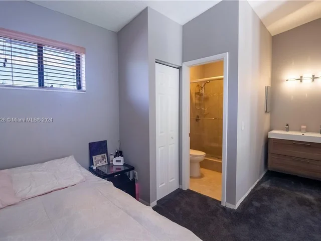 4287 S Pine Island Rd, Davie FL 33328