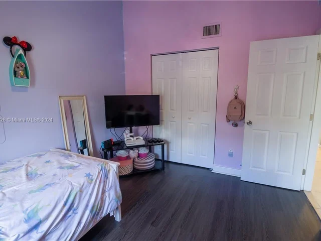 4287 S Pine Island Rd, Davie FL 33328