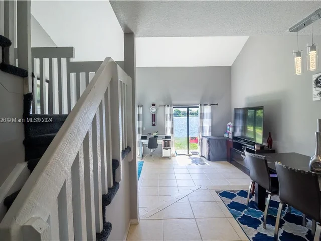 4287 S Pine Island Rd, Davie FL 33328