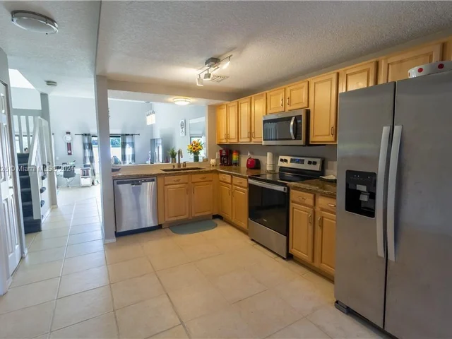 4287 S Pine Island Rd, Davie FL 33328