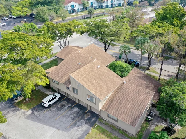2107 NW 56th Ave, Lauderhill FL 33313