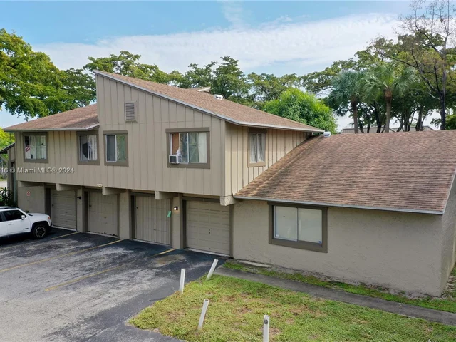 2107 NW 56th Ave, Lauderhill FL 33313