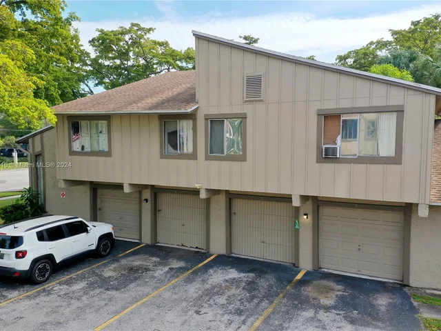 2107 NW 56th Ave, Lauderhill FL 33313