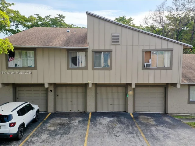 2107 NW 56th Ave, Lauderhill FL 33313