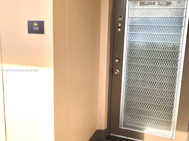 9320 Sunrise Lakes Blvd # 308, Sunrise FL 33322