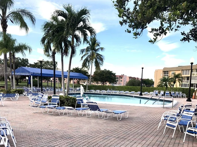 9320 Sunrise Lakes Blvd # 308, Sunrise FL 33322