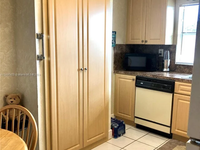 9320 Sunrise Lakes Blvd # 308, Sunrise FL 33322