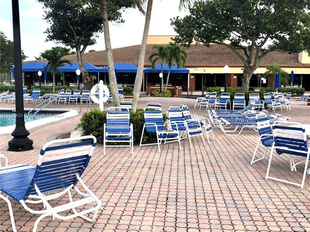 9320 Sunrise Lakes Blvd # 308, Sunrise FL 33322