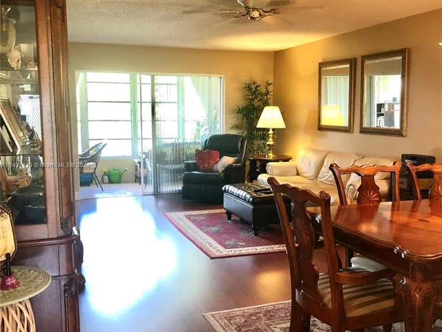 9320 Sunrise Lakes Blvd # 308, Sunrise FL 33322