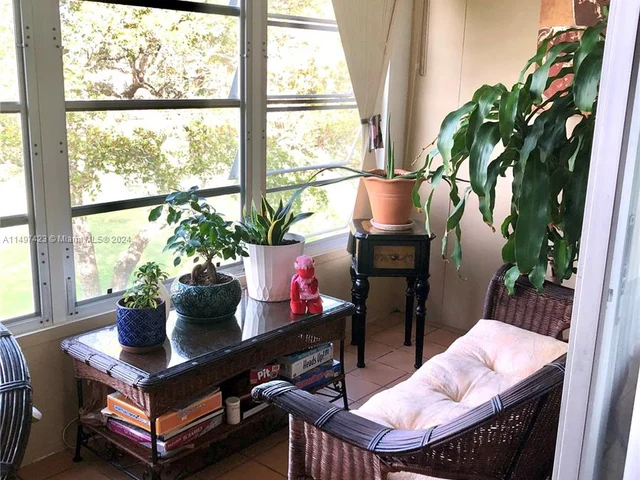 9320 Sunrise Lakes Blvd # 308, Sunrise FL 33322