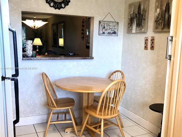 9320 Sunrise Lakes Blvd # 308, Sunrise FL 33322