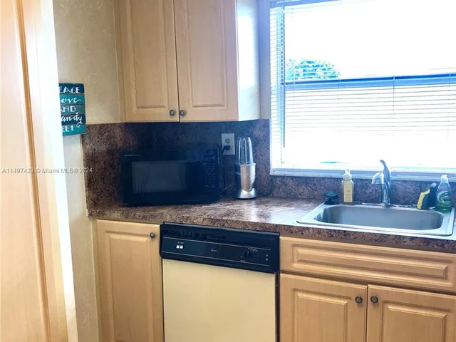 9320 Sunrise Lakes Blvd # 308, Sunrise FL 33322