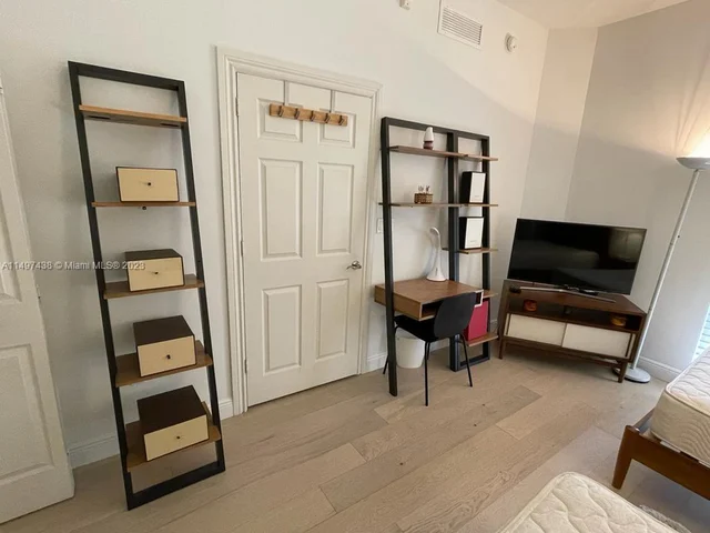 3001 NE 185th St # 114, Aventura FL 33180