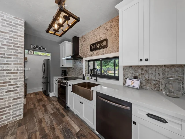 19450 SW 234th St, Homestead FL 33031