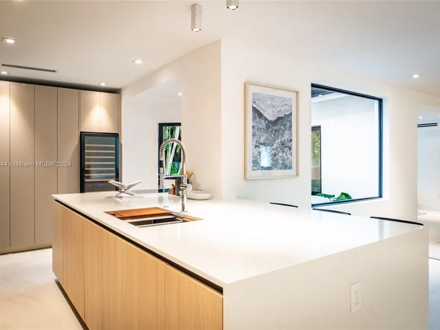 4321 Alton Rd, Miami Beach FL 33140