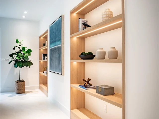 4321 Alton Rd, Miami Beach FL 33140