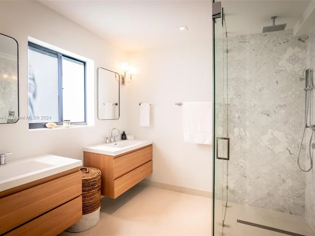 4321 Alton Rd, Miami Beach FL 33140