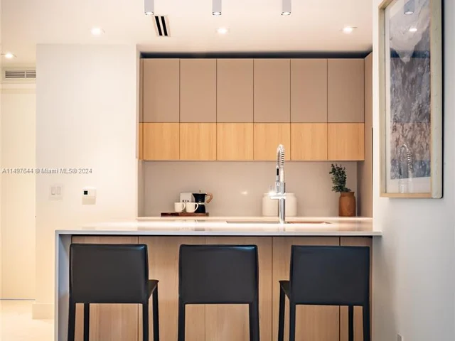 4321 Alton Rd, Miami Beach FL 33140