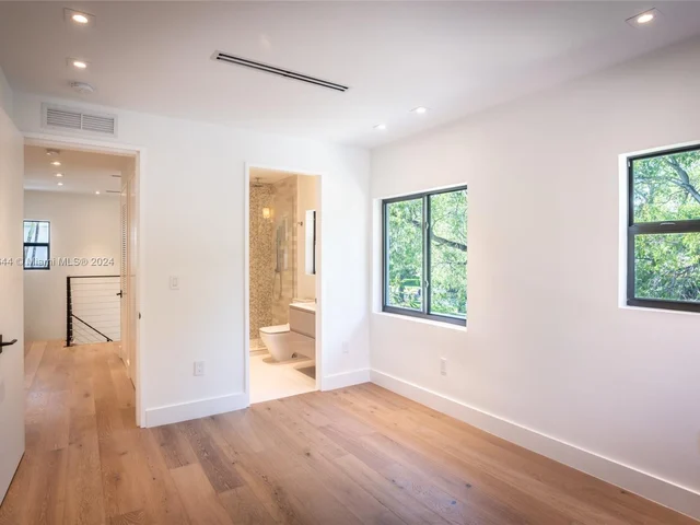 4321 Alton Rd, Miami Beach FL 33140