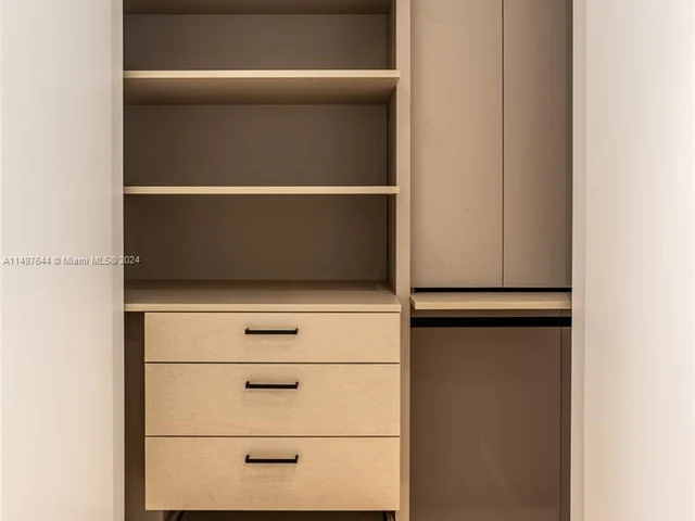 4321 Alton Rd, Miami Beach FL 33140