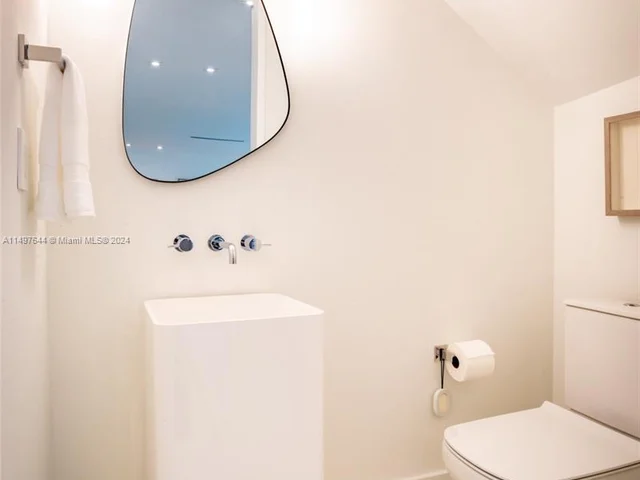 4321 Alton Rd, Miami Beach FL 33140