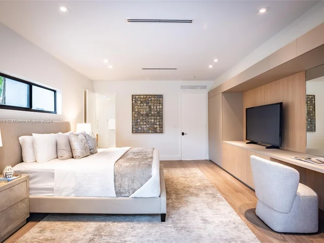 4321 Alton Rd, Miami Beach FL 33140