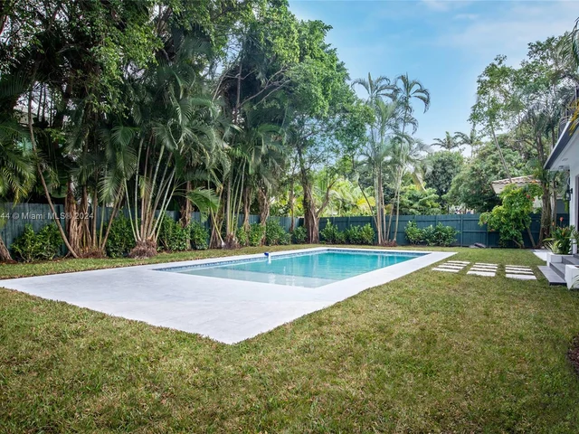 4321 Alton Rd, Miami Beach FL 33140