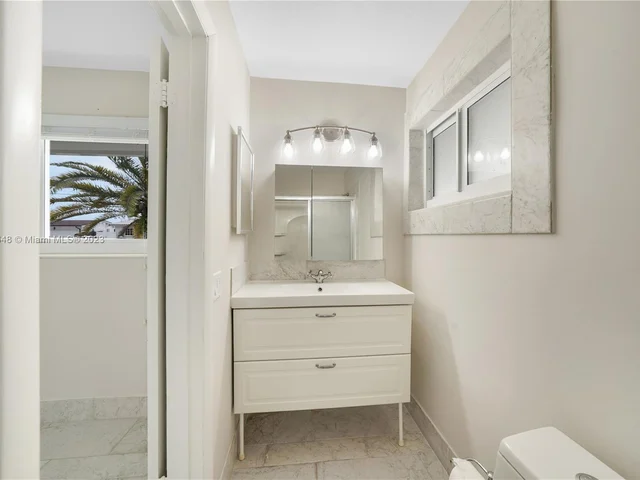 1739 W 79th St, Hialeah FL 33014