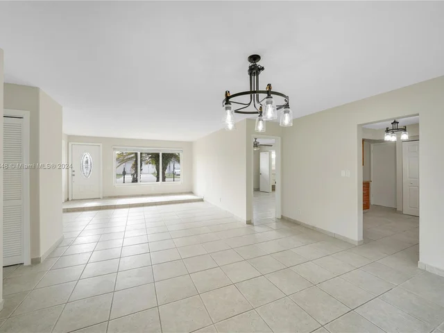 1739 W 79th St, Hialeah FL 33014