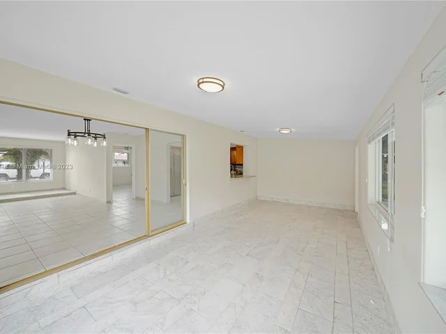 1739 W 79th St, Hialeah FL 33014