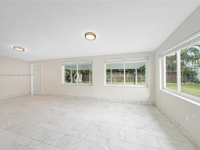 1739 W 79th St, Hialeah FL 33014