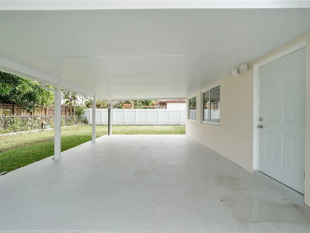 1739 W 79th St, Hialeah FL 33014